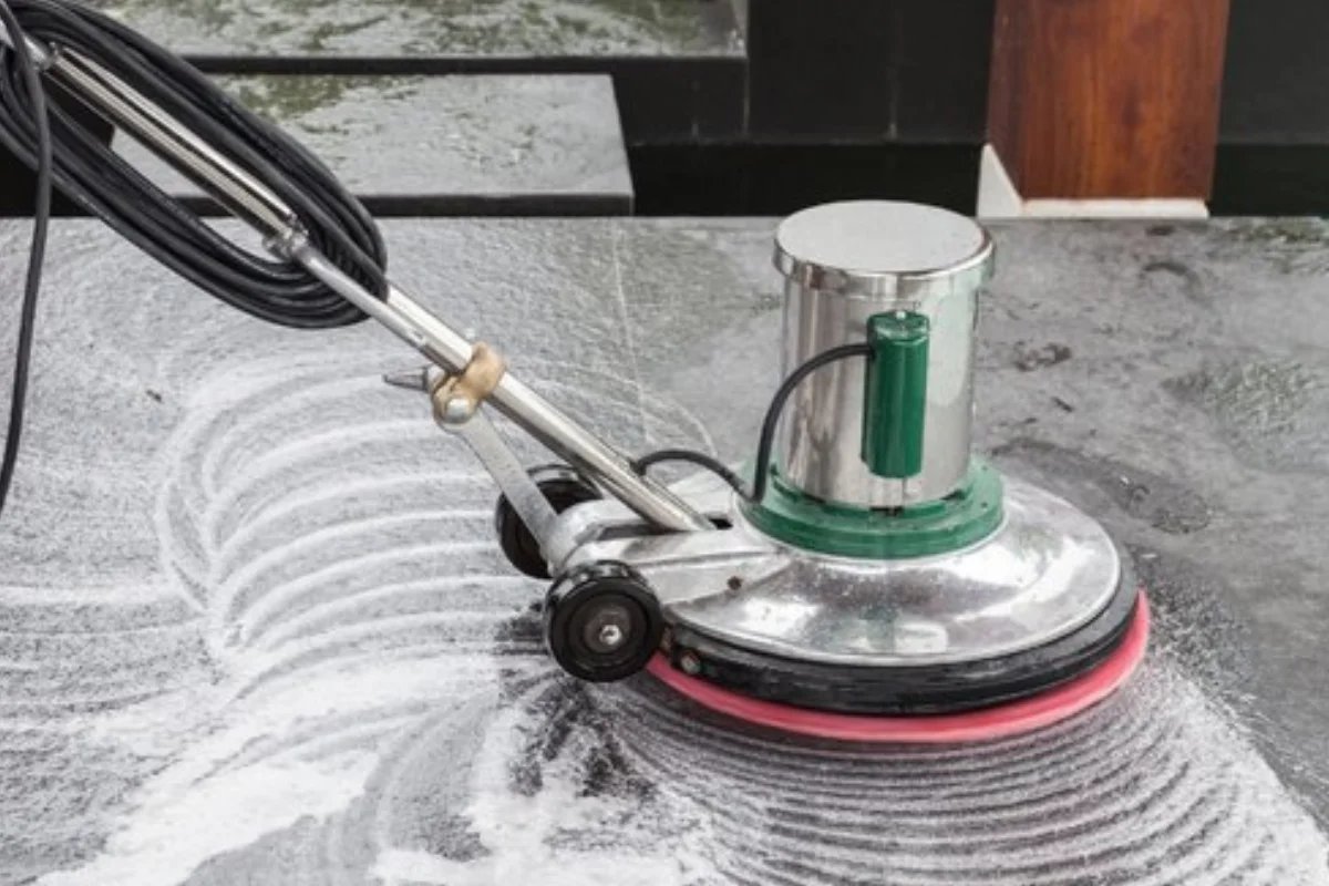 CHAMELIS Vorbereitungsschritt: Reinigung des Natursteins, Kapillaren öffnen